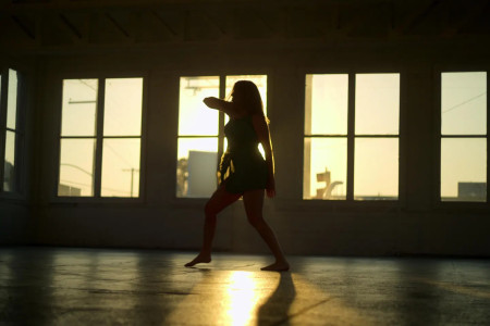 Borítókép: Így zsákmányolja ki a fiatalokat a brutális TikTok-szekta