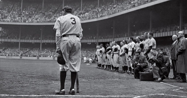 Borítókép: 16 fotó, ami többet mond minden szónál: Pulitzer-díjas fényképek, és a mögöttük rejlő történetek