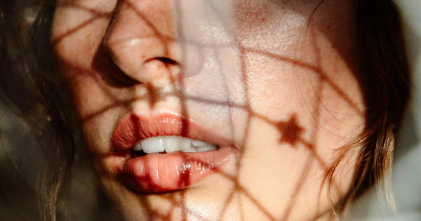 Borítókép: A vásárlók szerint ez a drogériás termék minden idők legjobb pirosítója: a nyár kedvenc slágerterméke!