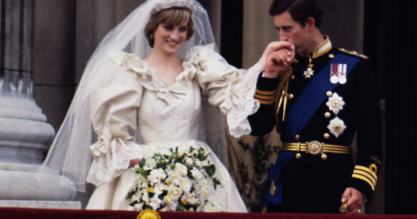 Borítókép: 7 elképesztő sztáresküvő: fényűzés, hintók, habfehér ruhák és csipkefátylak