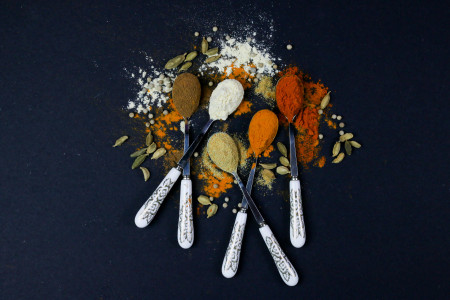 Borítókép: Felturbózzák az agyat, serkentik a memóriát: 10 fűszer, mely támogatja az egészséges agyműködést