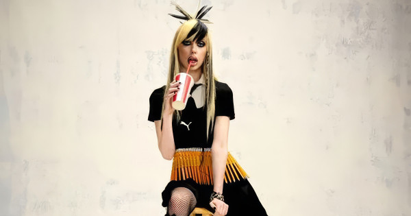 Borítókép: Rihanna visszarepít minket az iskolába a FENTY x PUMA Creeper Phatty ‘In Session’ kampányával, amelyben Chloe Cherry és Anjelica Huston is szerepel