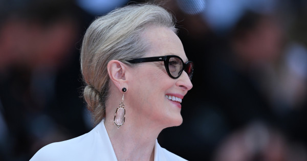 Borítókép: Ez a 75 éves Meryl Streep tökéletes arcbőrének titka - egyenletes és sima arcbőrt varázsol ez a most kedvezményes alapozó!