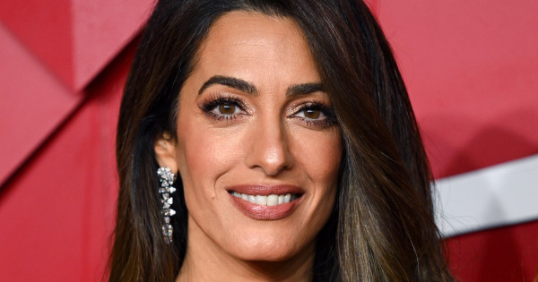 Borítókép: Amal Clooney bemutatja: a cipő, amire minden nőnek szüksége lenne ebben az életben