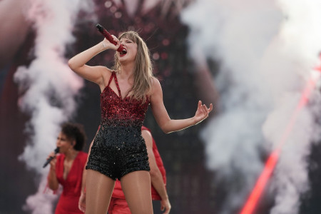 Borítókép: Hogyan mondjam el a lányomnak, hogy terroristák miatt marad el Taylor Swift bécsi koncertje?