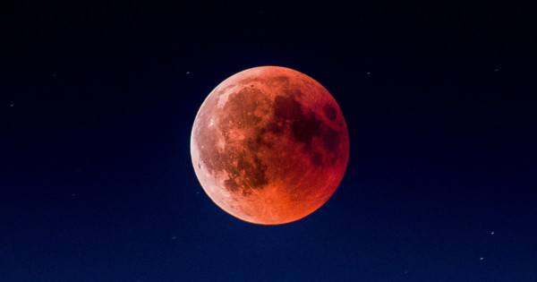 Borítókép: 6 csillagjegy, akiknek szerencsét és boldogságot hoz az augusztusi telihold: rájuk nagyon pozitívan hat a Vízöntő Hold!