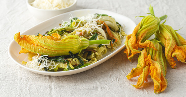 Borítókép: Nem csak a termése, a virága is ehető! 7 mennyei recept a tök és a cukkini virágából