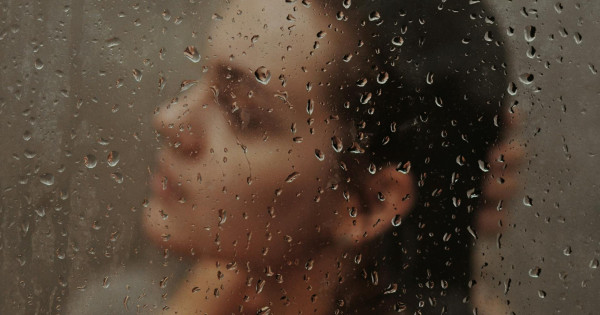 Borítókép: Filléres házi praktikák a zuhanyajtó tisztán tartására: volt vízkő, nincs vízkő!