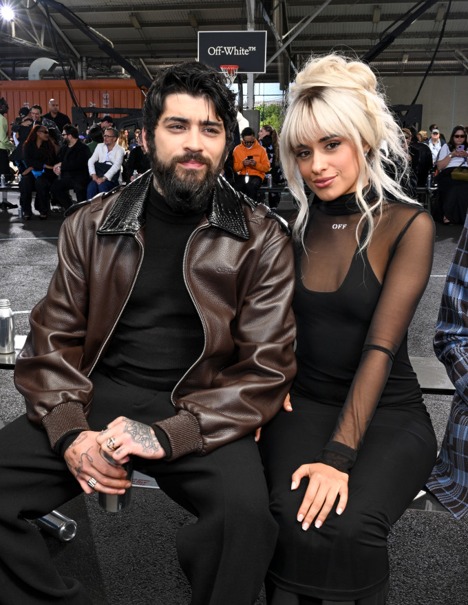 Zayn Malik és Camila Cabello az Off-White divatbemutatóján egymás mellett pózoltak.