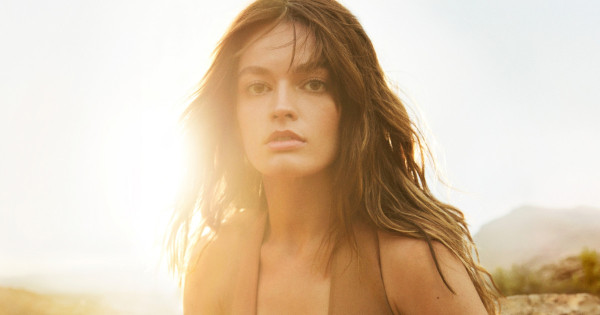 Borítókép: Szabadítsd fel benső istennődet a Burberry Goddess új illatával!