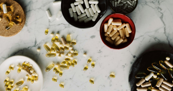 Borítókép: A bőrgyógyászok egyetértenek: a fiatalság kulcsa ez a 4 étrend-kiegészítő, amit minden 50 feletti nőnek naponta kellene szednie