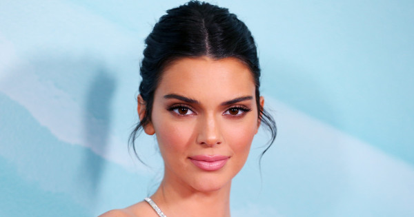 Borítókép: Kendall Jenner erre a most kedvezményes hidratáló fátyolmaszkra esküszik: azonnal feltölti és regenerálja az arcbőrt 