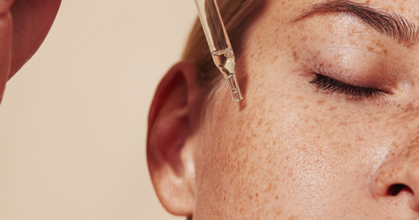 Borítókép: A bőrgyógyászok kötelezővé tennék 50 év felett: 6 kollagénszint-növelő bőrápoló összetevő, aminek köszönhetően visszanyerheted arcbőröd teltségét