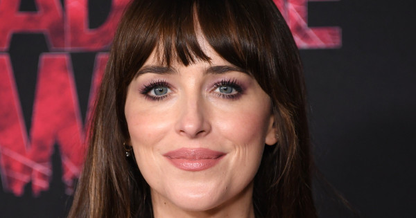 Borítókép: Dakota Johnson bemutatja: íme a tökéletes őszi outfit!