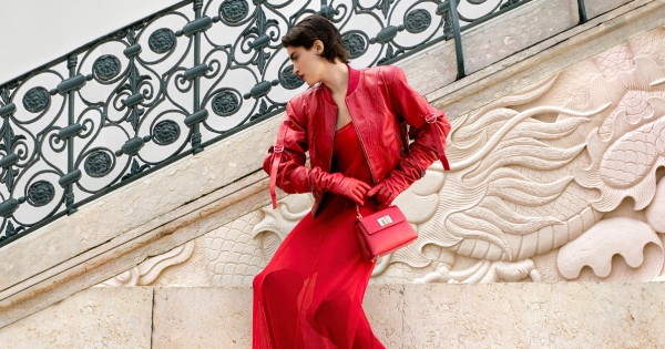 Borítókép: A piros az ősz színe az Answear.hu legújabb kampányában: Öltöztesd életed abba, ami értékes!