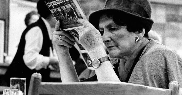 Borítókép: Az idő varázsa: több mint száz év szépsége lenyűgöző portrékon