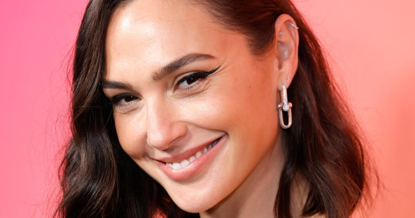 Borítókép: 9 frizura 50 év feletti nőknek, amik akár 10 évet is fiatalítanak az arcon: rövidet, középhosszút és hosszút egyaránt megtalálsz a listán