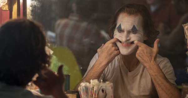 Borítókép: 10 színész, aki a kamerán kívül is megmaradt a szerepében