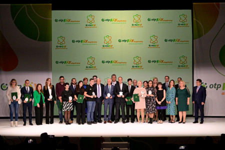 Borítókép: „Boldogságórától” a VR-szemüveggel látható immerzív oktatótérig - kihirdették az OTP Fáy Oktatási Innovációs Díj idei nyerteseit