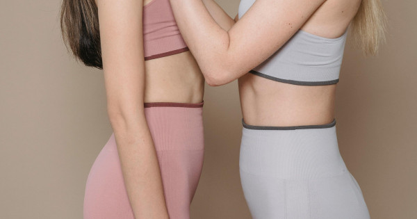 Borítókép: Az edzők esküsznek ezekre: 5 napi szokás a laposabb has eléréséhez 40 felett