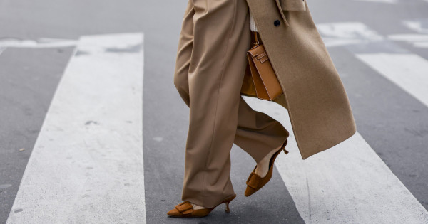 Borítókép: 5 szabály, amire a francia nők esküsznek, ha széles szárú nadrágot viselnek