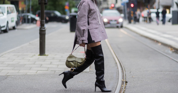 Borítókép: Trendjelentés: Nem menő már a fekete csizma, helyette ebben az 5 színben jön divatba 2024-ben