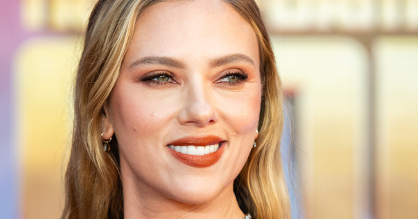 Borítókép: Vásárlók ezrei esküsznek rá: Ez a ránctalanító szérum Scarlett Johanson ragyogó arcbőrének is a titka