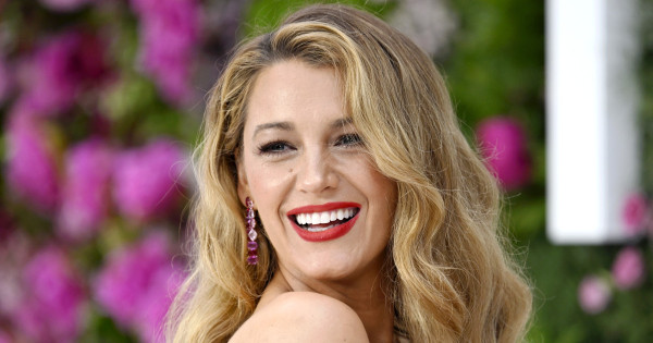 Borítókép: Blake Lively elárulta, mi a titka a dús és hosszú szempilláknak - ráadásul most 30% kedvezménnyel szerezheted be! 