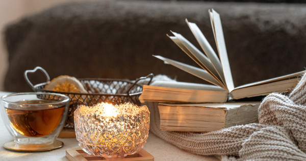 Borítókép: Könyves-bakancslista: A legjobb kikapcsolódós, könnyed regények a hosszú őszi-téli estékre