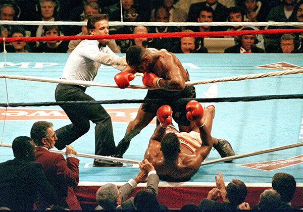Mike Tyson padlóztatja Tyrell Biggst