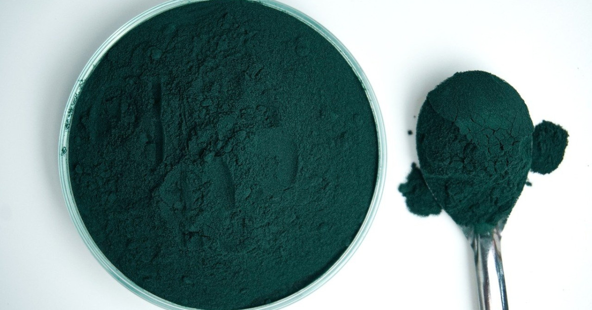 Borítókép: Napi egy evőkanál belőle és elősegíti a fogyást, erősíti az immunrendszert és a mentális jóllétet is: a spirulina 9 jótékony hatása