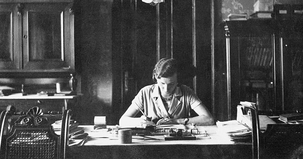 Borítókép: Egy magyar nő, aki a törvények ellenére sem tett le az álmáról! Az ország első női ügyvédjének, dr. Ungár Margitnak izgalmas története