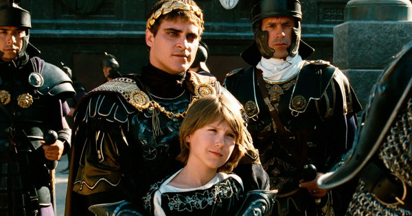 Borítókép: Emlékszel a Gladiátor című film Luciusára? Így néz ki 24 évvel a film után - FOTÓ