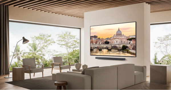 Borítókép: Szórakoztató partner és személyi asszisztens: 4+1 ok, amiért imádni fogod az új tévédet