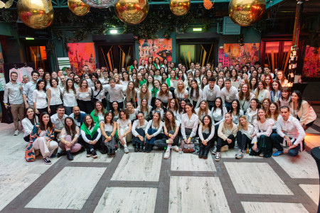 Borítókép: Amikor a barátság a legértékesebb ajándék - Ilyen az élete egy beteg gyerekekkel foglalkozó szervezetnek karácsony táján