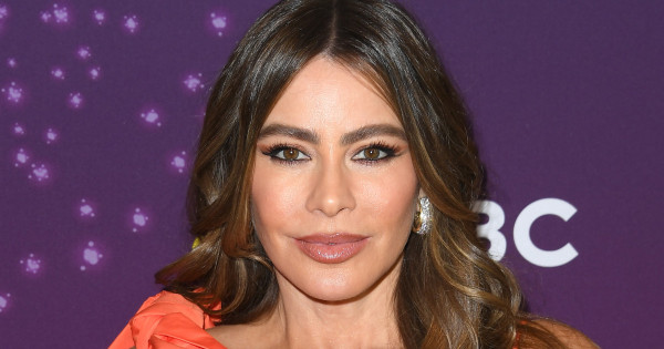 Borítókép: Sofia Vergara bemutatja: nadrág, ami farmer helyett most télen kötelező darab minden nőnek