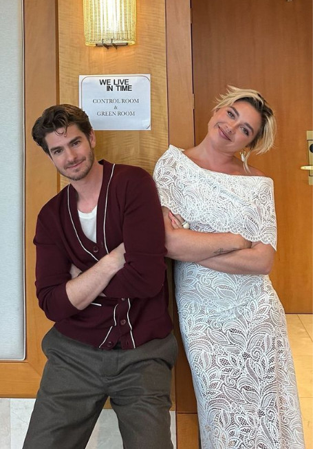 Florence Pugh és Andrew Garfield a Torontói Nemzetközi Filmfesztiválról, Zoomon keresztül adtak interjút a JOY magazinnak.