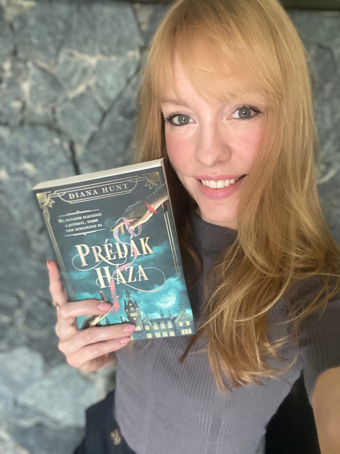 Diana Hunt olyan sikerkönyveket adott ki az évek során, mint a Jack árnyékában, az Őrületbe kergetsz, az Őrület határán, vagy a Prédák háza – az utóbbinak hamarosan megjelenik a második része is.