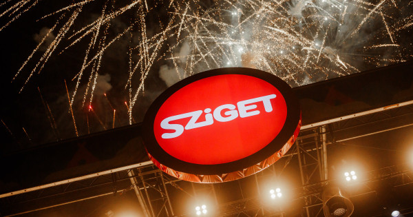 Borítókép: Charli XCX, Chappell Roan, Anyma, Kneecap - megérkeztek a 2025-ös Sziget első nevei
