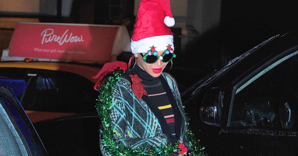 Borítókép: Olyan rondák, hogy már szépek! Híres emberek a legőrültebb karácsonyi pulcsikban - FOTÓK