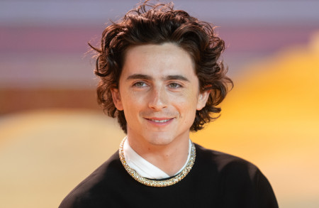 Borítókép: Timothée Chalamet új filmje promóturnéján ejtett el egy egyszerű stílustippet - Szerencsére könnyen másolható is!