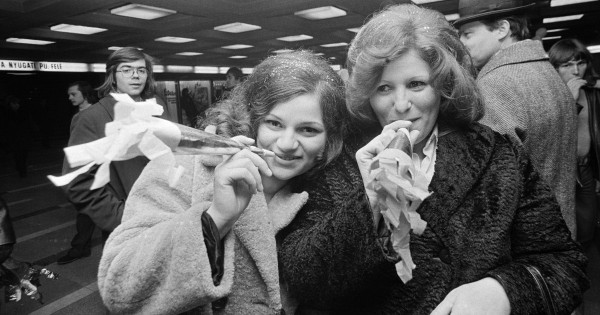 Borítókép: Múltidéző fotók: Ilyen volt a szilveszter a 70-es, 80-as években Magyarországon