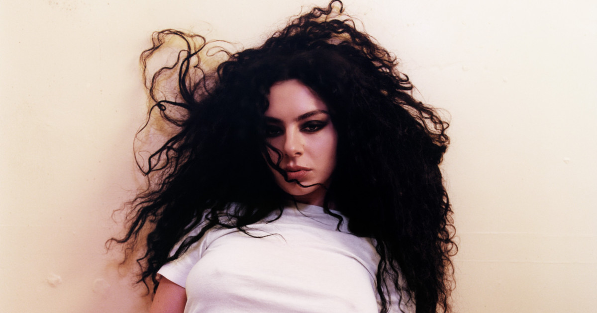 Borítókép: Charli XCX mindenhol az élen