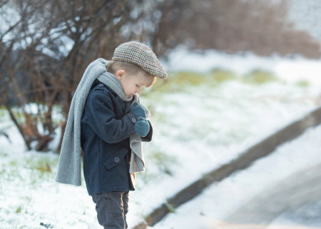 Borítókép: „Ahhoz nem lehet hozzászokni, hogy egy gyereknek elfagy a lába, mire beér az óvodába, mert nincs csizmája” – Interjú Barát Hellával, az Örökbe fogadok egy ovit! mozgalom alapítójával 
