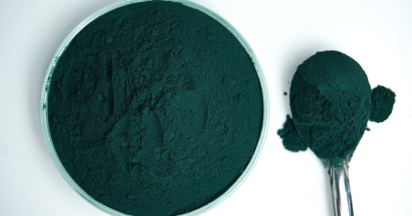 Borítókép: Napi egy evőkanál belőle és elősegíti a fogyást, erősíti az immunrendszert és a mentális jóllétet is: a spirulina 9 jótékony hatása