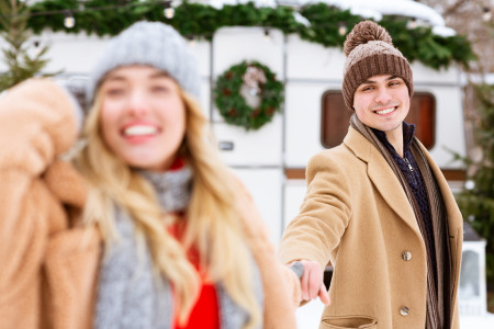 Borítókép: „Tökéletes” férfiak: amikor a szentek bevonulnak… de valami mégis hiányzik belőlük!