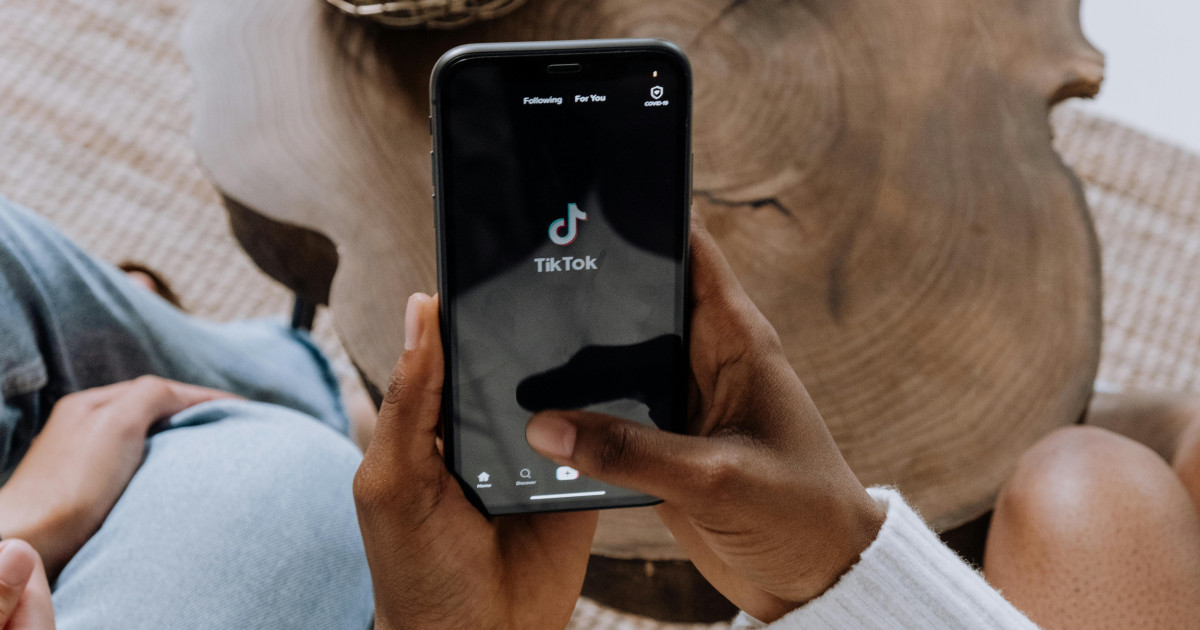 Borítókép: Viszlát, dr. Google, hello, dr. TikTok?