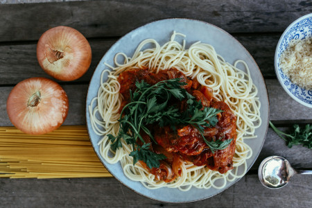 Borítókép: Mi köze a Brassóinak egy vonatúthoz, és hogyan kapcsolódik Mohamed próféta a kaukázusi kefirhez? Innen erednek a földrajzi helyek neveit viselő ételeink