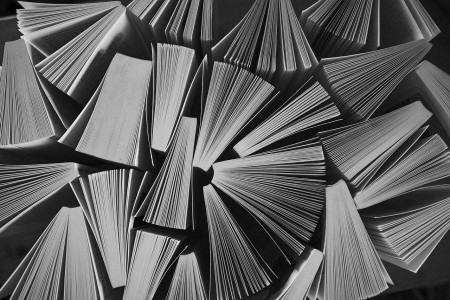 Borítókép: 14 nehezen letehető könyv a hideg téli estékre: ezeket nem fogod tudni abbahagyni!