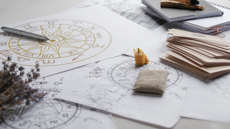 Borítókép: Változás, megalakulás, gyógyulás: ilyen változásokat hozhat számunkra a Nap és a Plútó kapcsolódása 